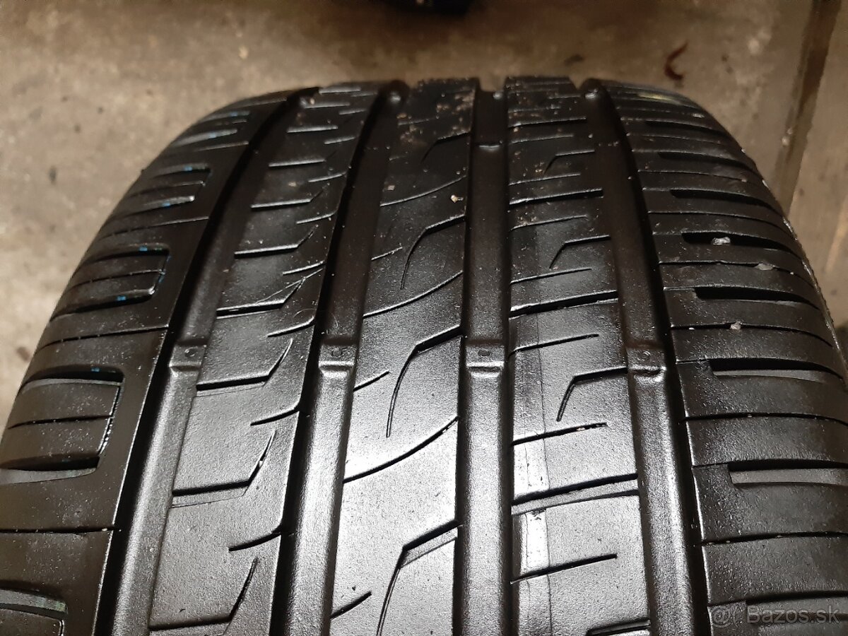 255/40r19 - 2