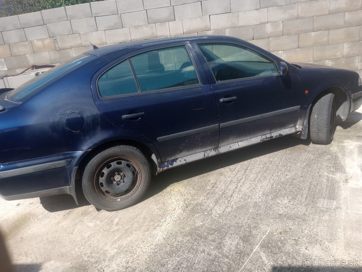 Rozpredám škoda Octavia benzin - 2