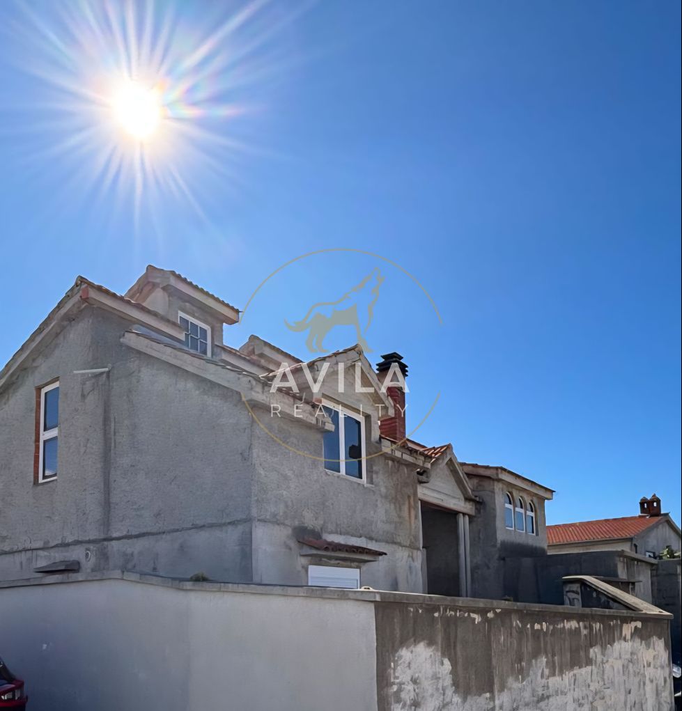 Na predaj apartmán-rodinný dom s terasou a garážou – Zadar, – pohled 2