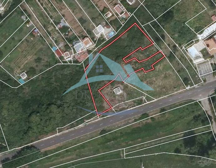 Na predaj: Rekreačný svahovitý pozemok v Šahách -11527m – pohled 2