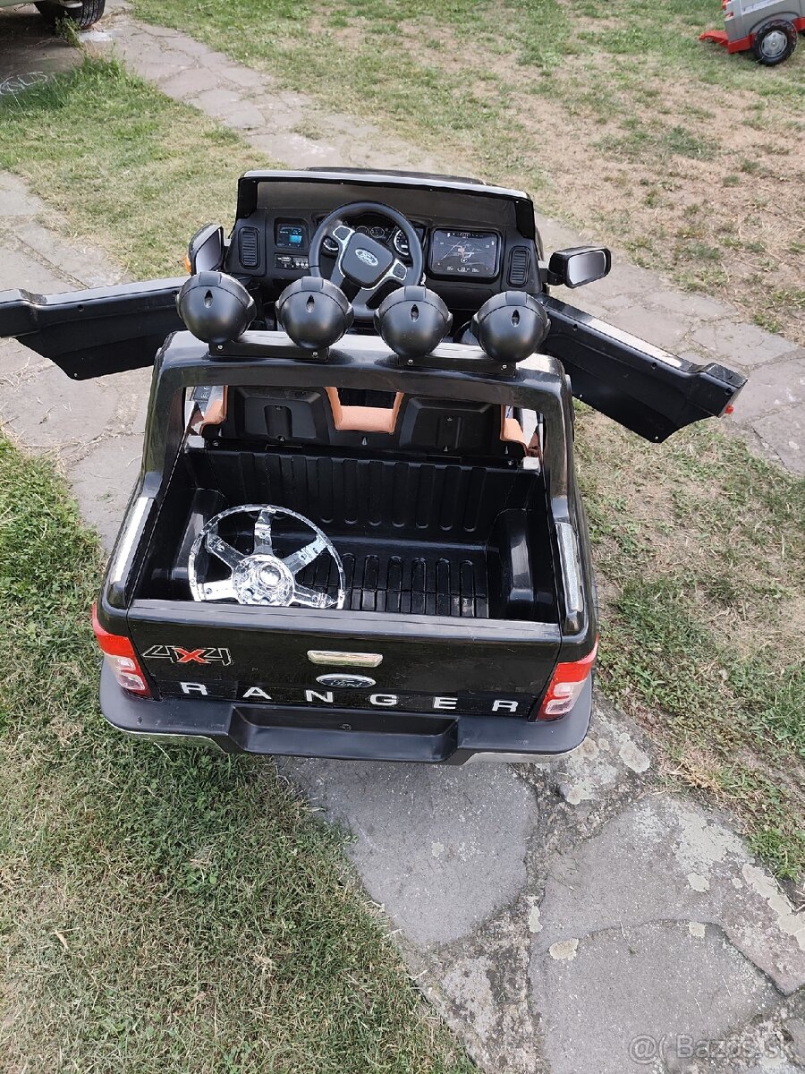 Detské elektrické autíčko Ford - 2