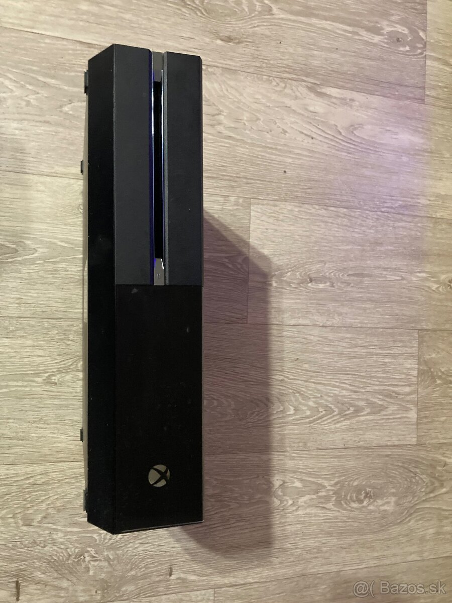 Predám Xbox One 500 GB - 2
