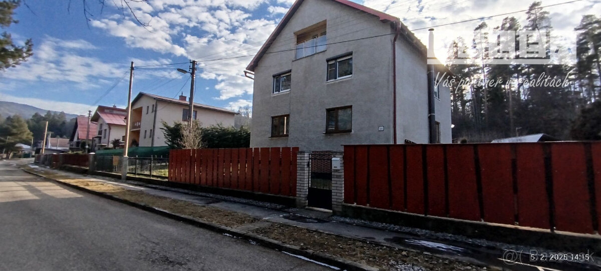 Exkluzívne. Rodinný dom v tichej lokalite pod lesom v Prakov - 2