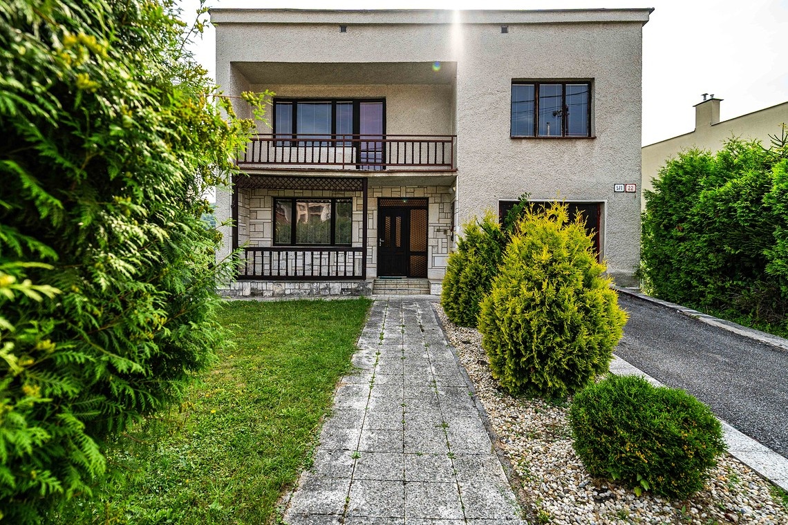 SVIDNÍK - 3-podlažný rodinný dom,5 izieb, garáž,pozemok - 2