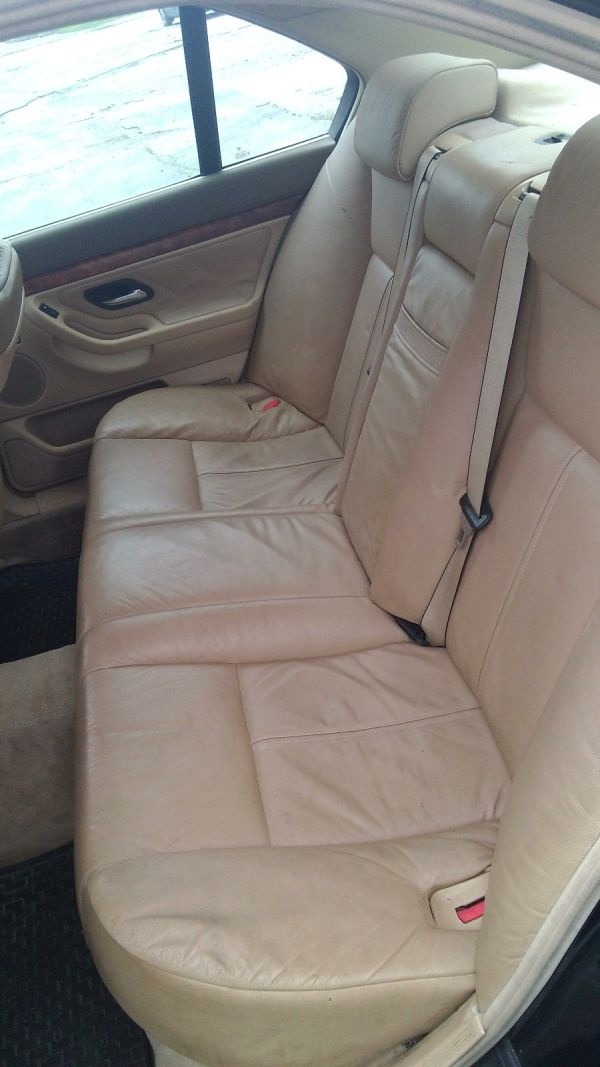 bmw e38 bezove sedacky interieru pekne neposkodene - 2