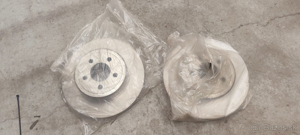 Zadné brzdové kotúče Chrysler 300C - 2