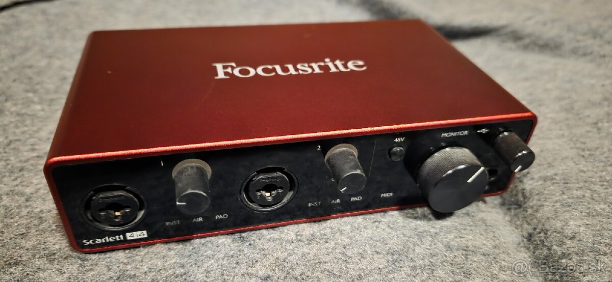 Focusrite Scarlett 2i2 3rd Gen
- 2