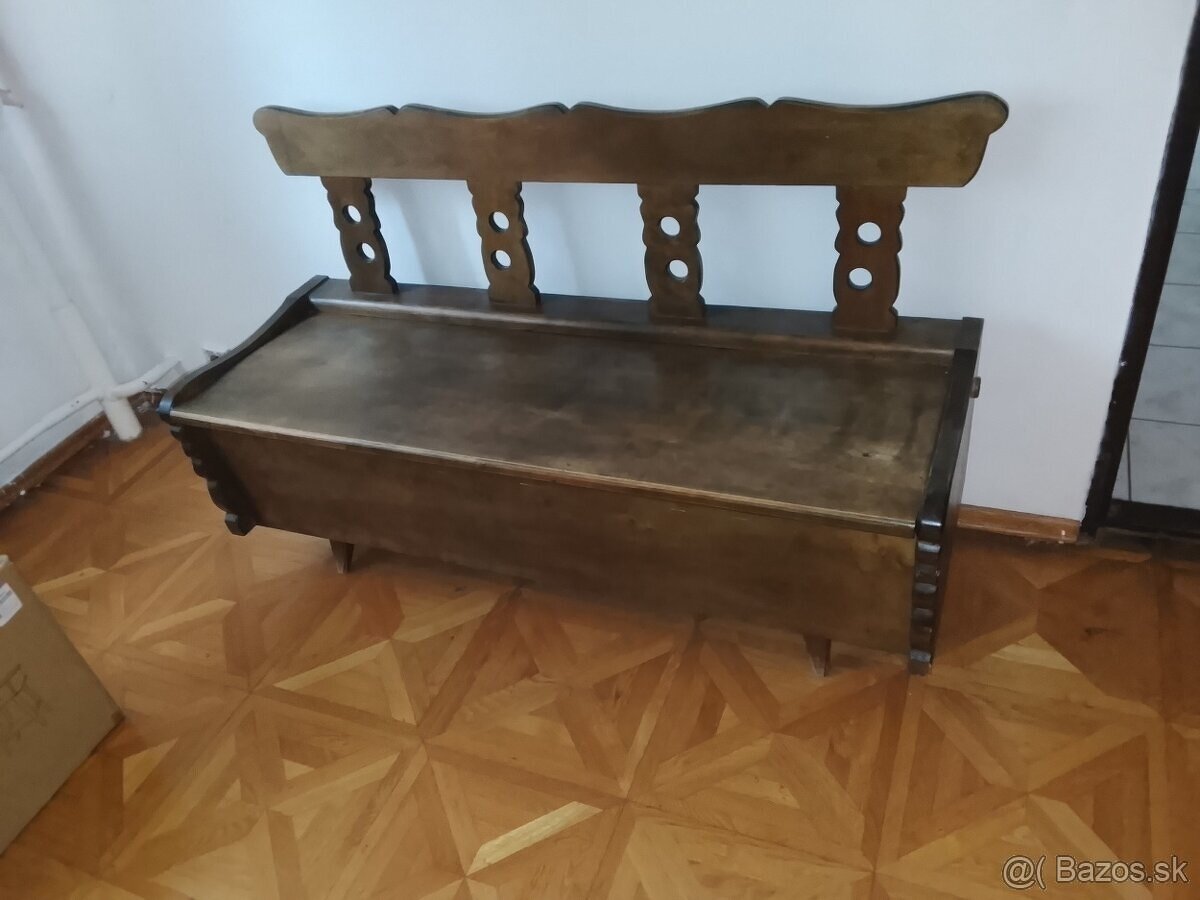 DREVENÝ NÁBYTOK - 2