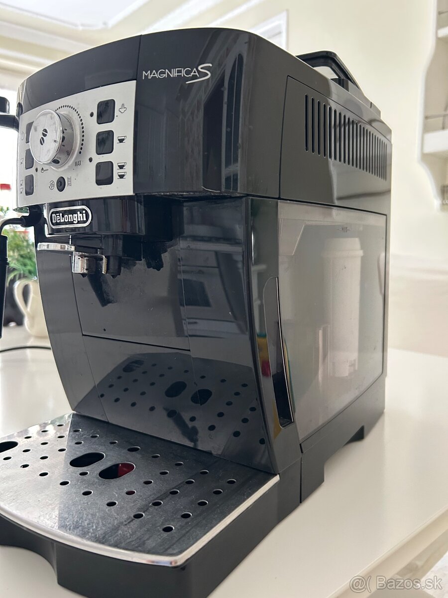 Delonghi kavovar - 2