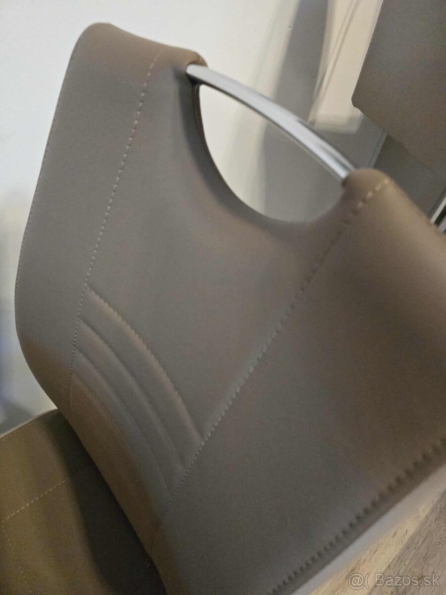 Predám jedálenské stoličky 100% stav - 2