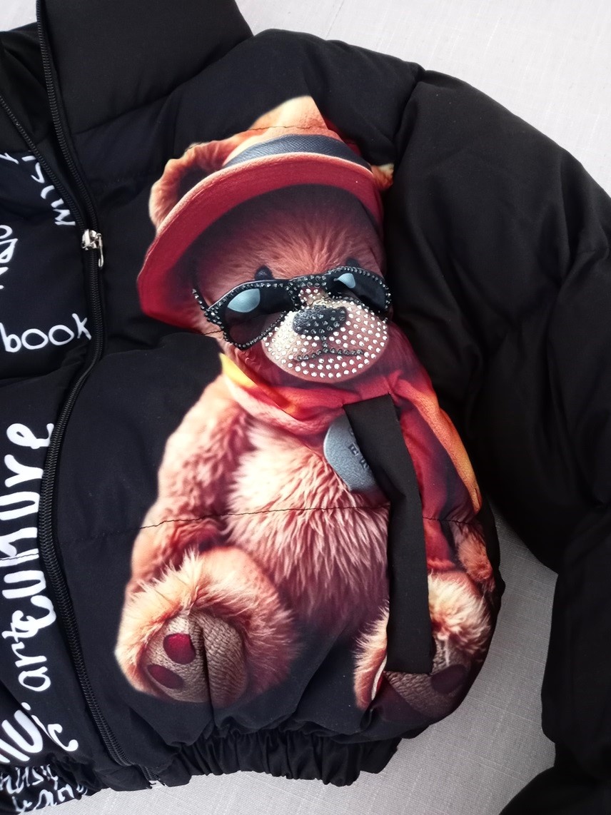 Trendy damska zimna cierna bunda s potlacou a kamienkami - 2