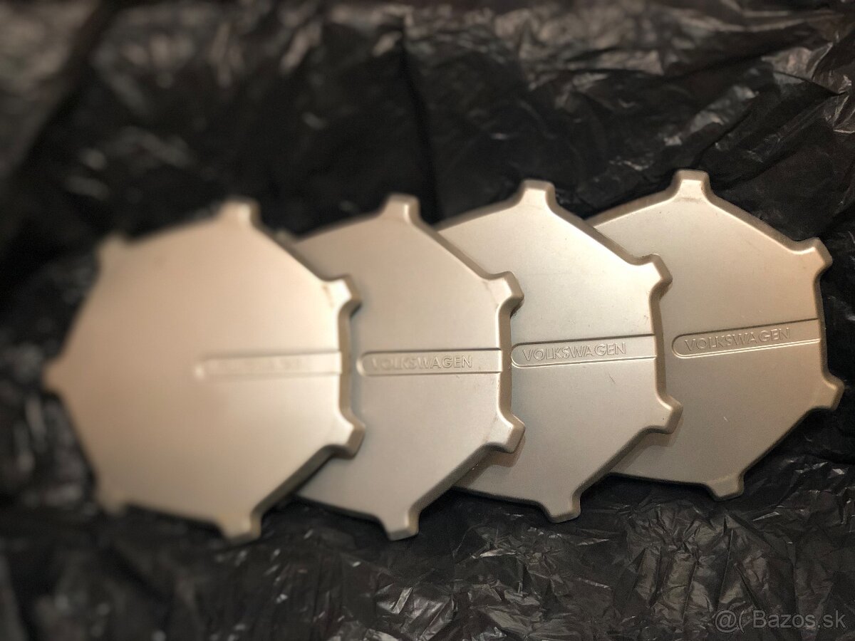 Dobové puklice VW - 2