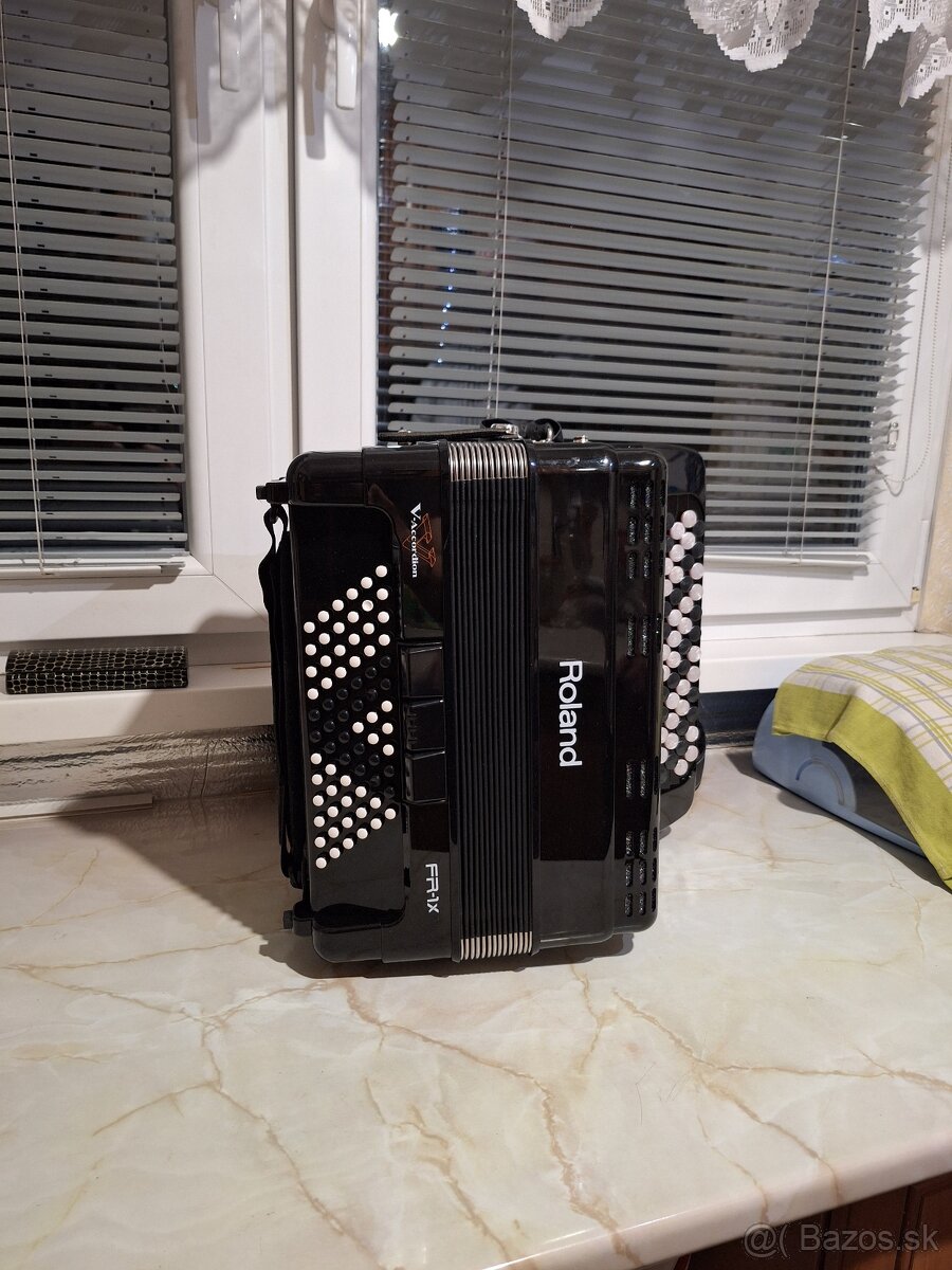 Roland FR-1X chromaticka harmonika - 2