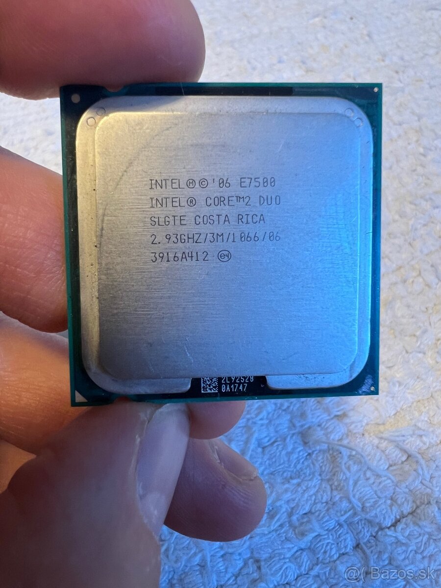 3 ks procesorov Intel pre socket LGA775 + chladiče - 2