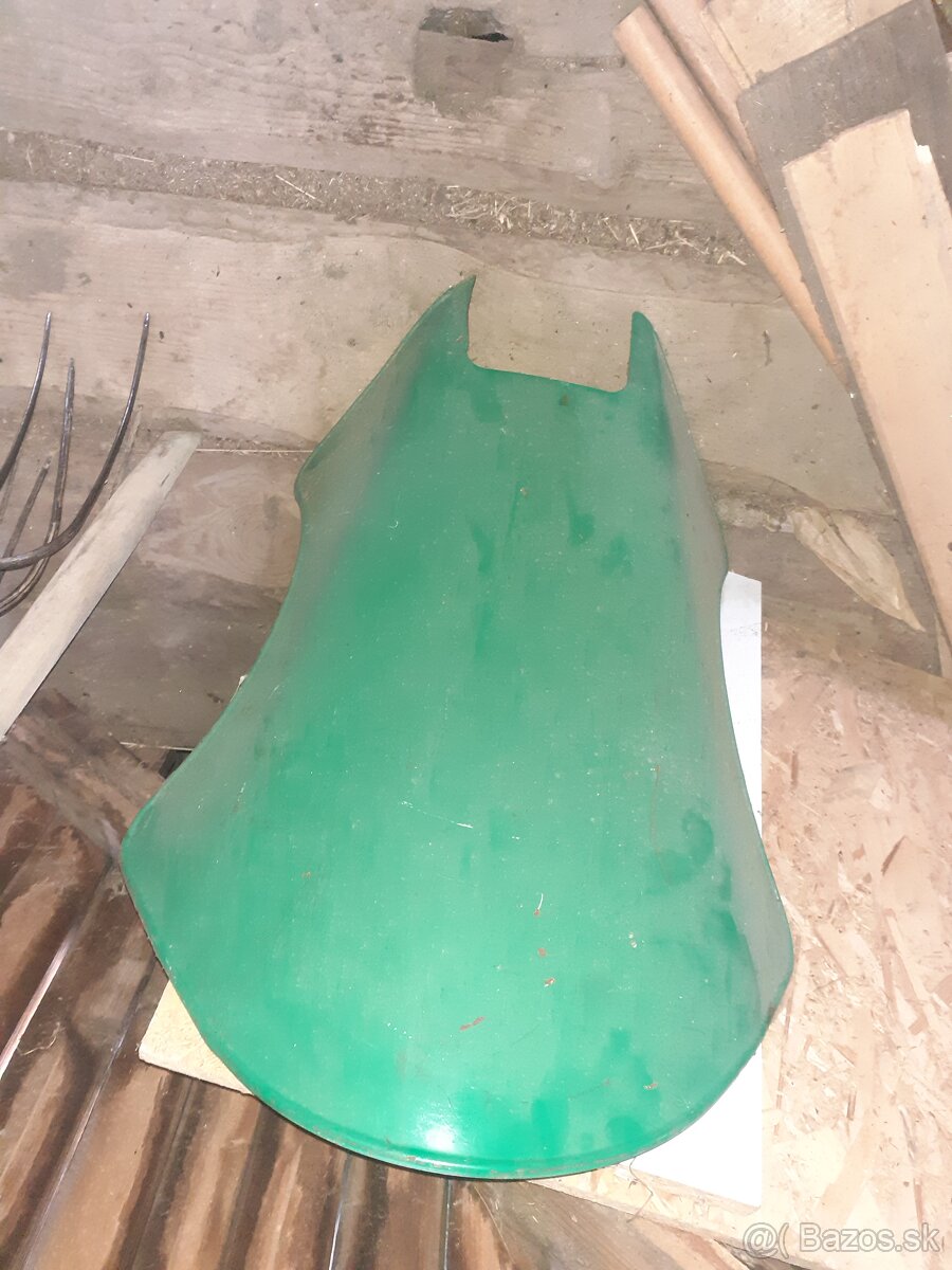 Vrchný krycí plech mf70. - 2