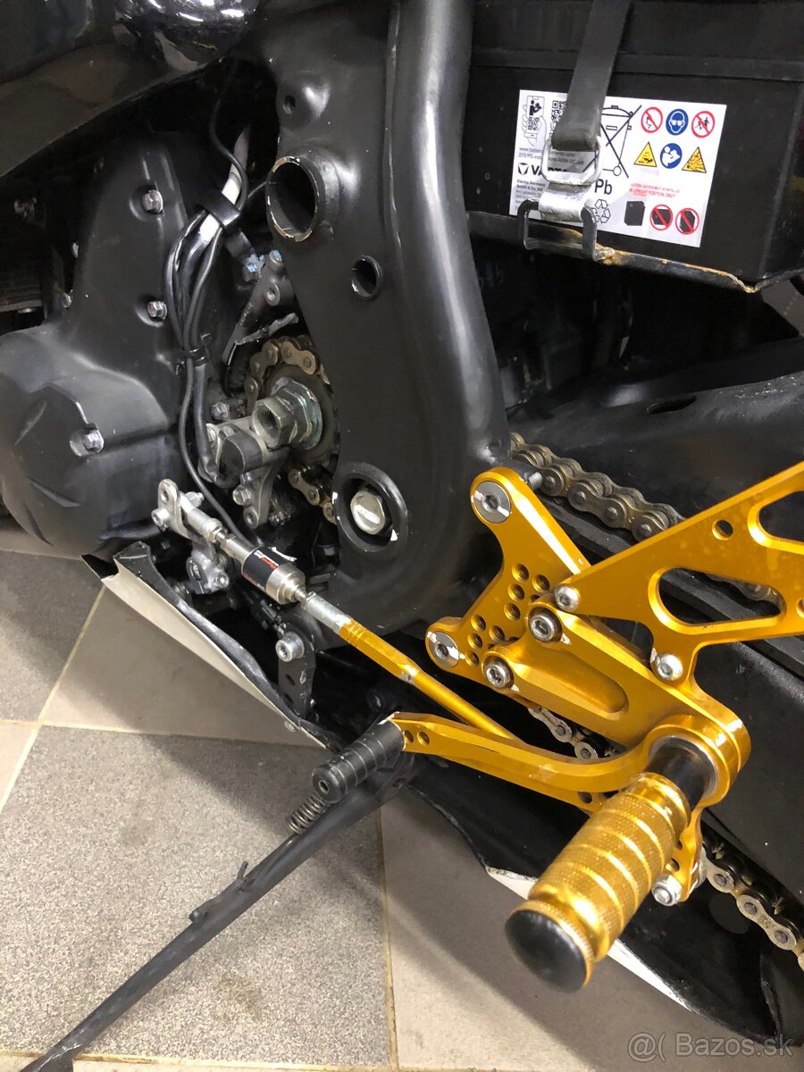 Kawasaki ER6 Supertwin - 2