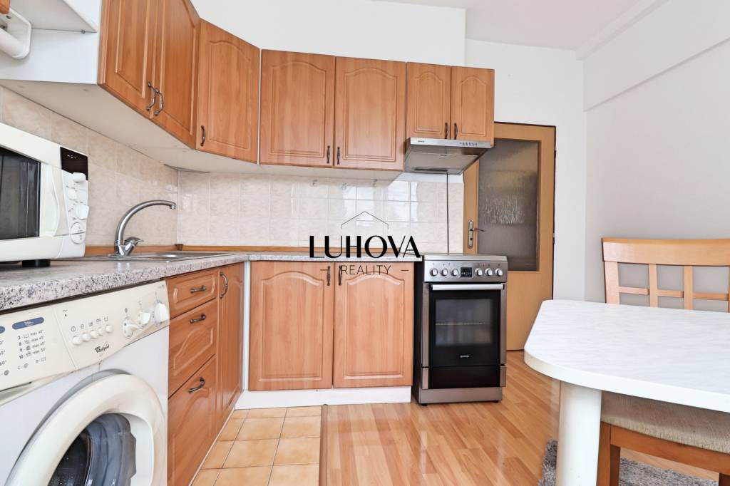 VEĽKÝ 2-izbový byt v centre mesta - 2