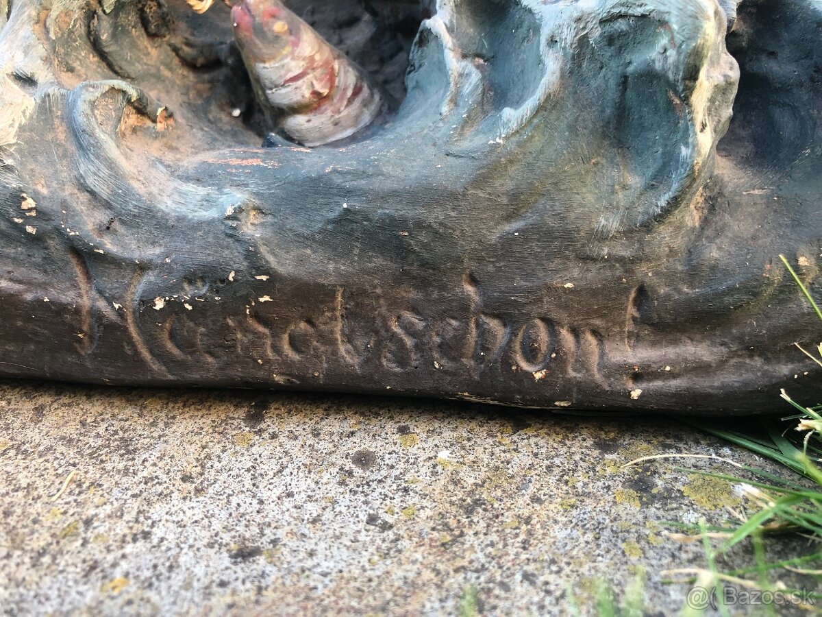 Socha Dievca sa psikom na rybacke - 2