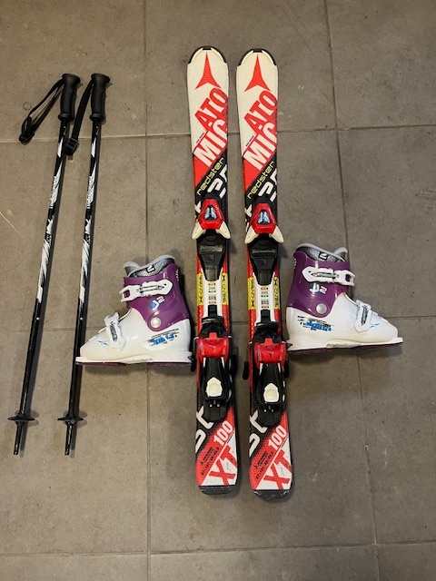 Lyze Atomic + Lyziarky + palice - 2