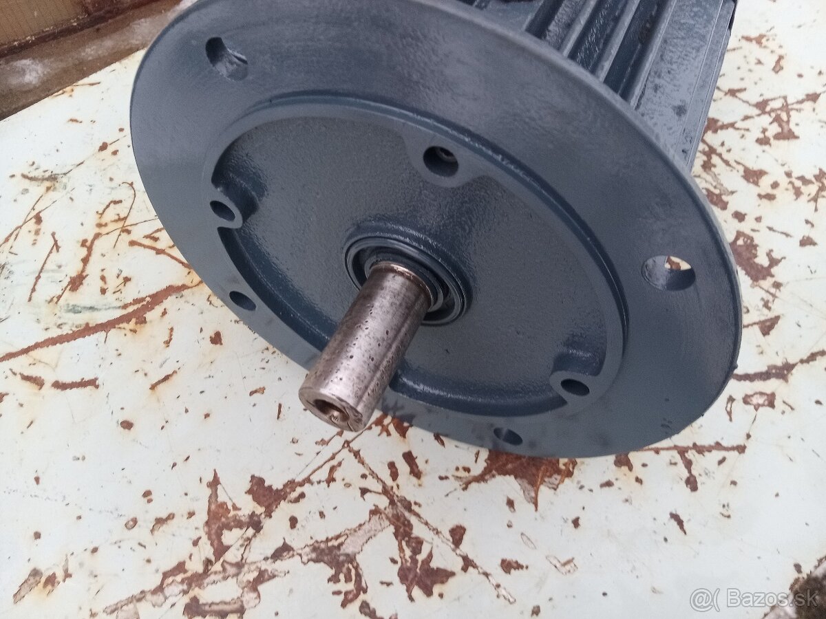 Elektromotor 2,2kW , 1430ot. prírubový - 2