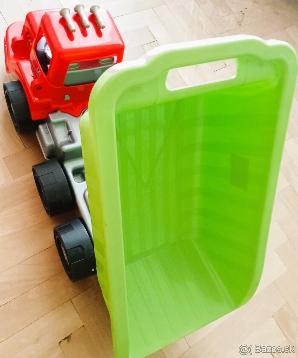 Nákladné vyklápacie auto - 2