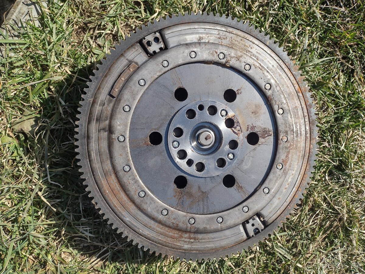 ZOTRVACNIK +spojka BMW e90 - 2