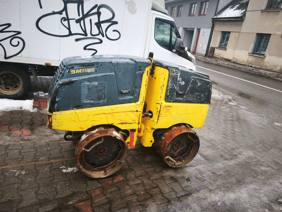 Vibracny valec. Jezkovy valec Bomag BMP 8500 rv2011 850m.h - 2