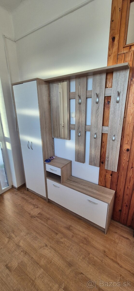 Predám skriňu,komodu a predsieň - 2