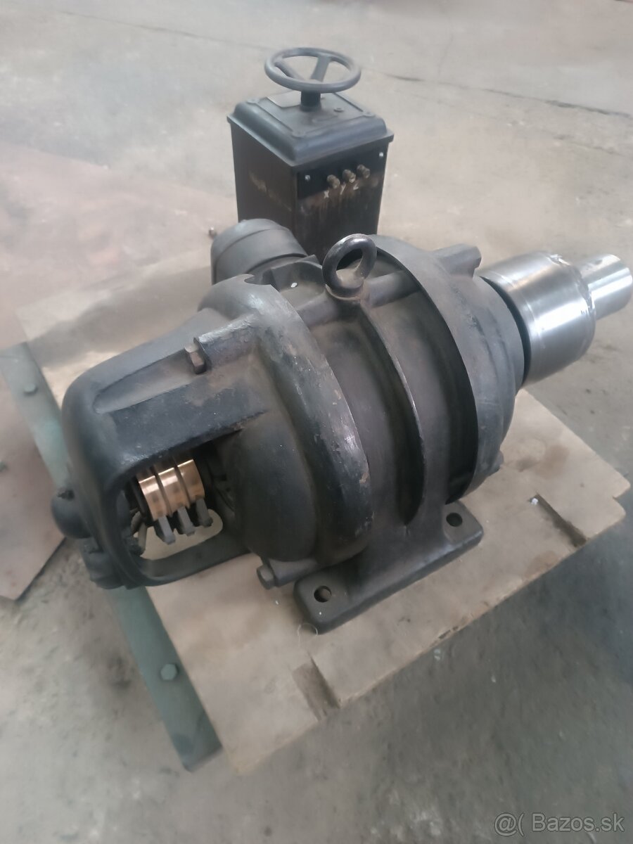 historický elektromotor - 2