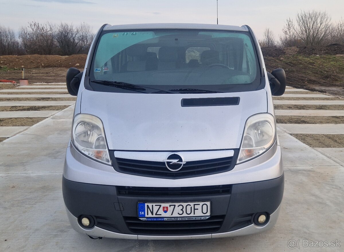 Opel Vivaro 2.5 CDTi 9 miest - 2