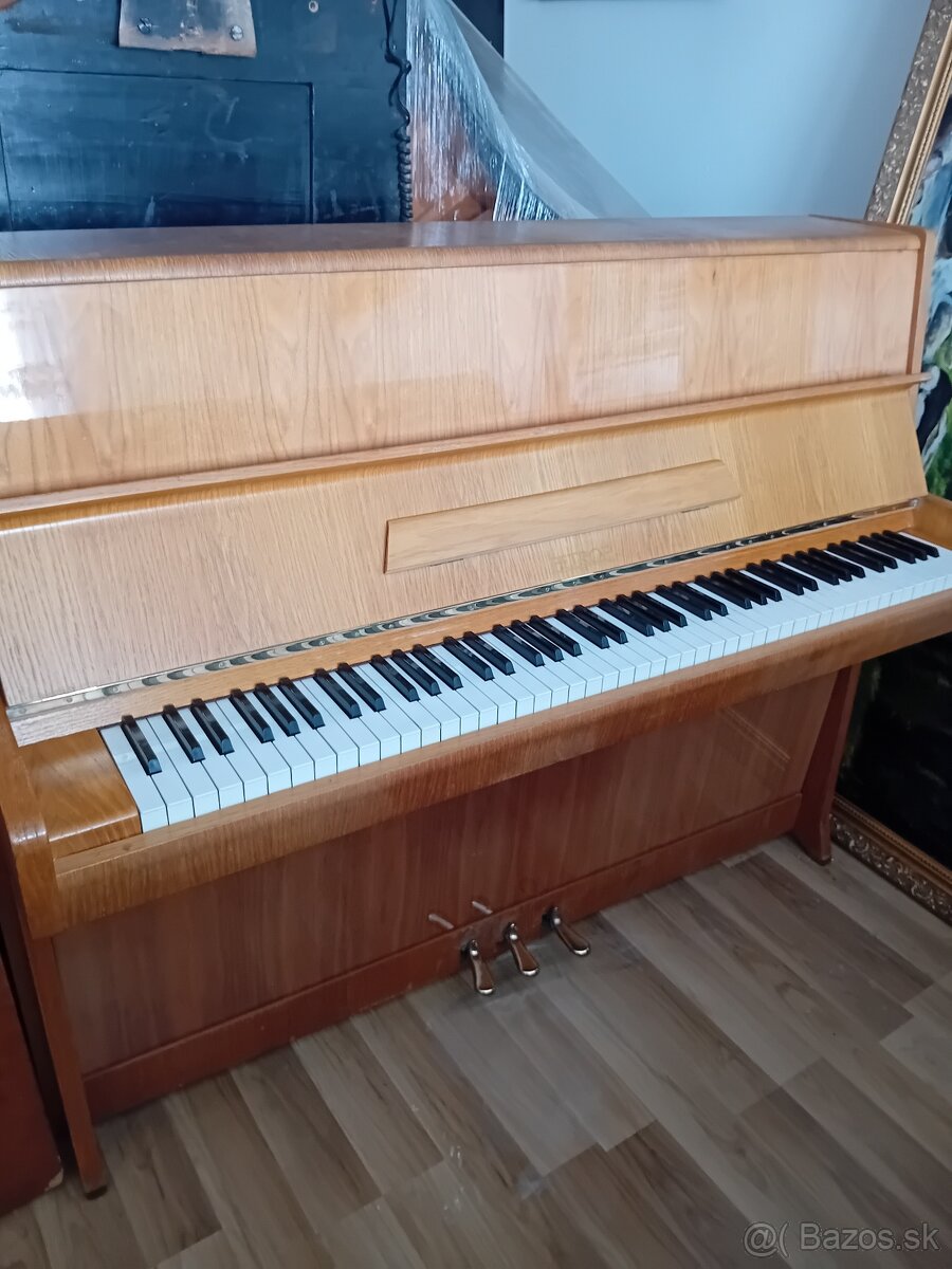 Predám Petrof troj pedál - 2