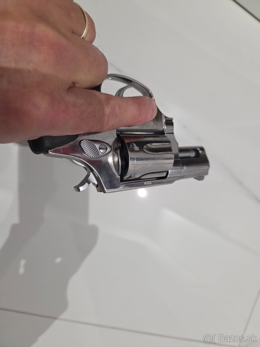 Predám Taurus 605 357magnum - 2