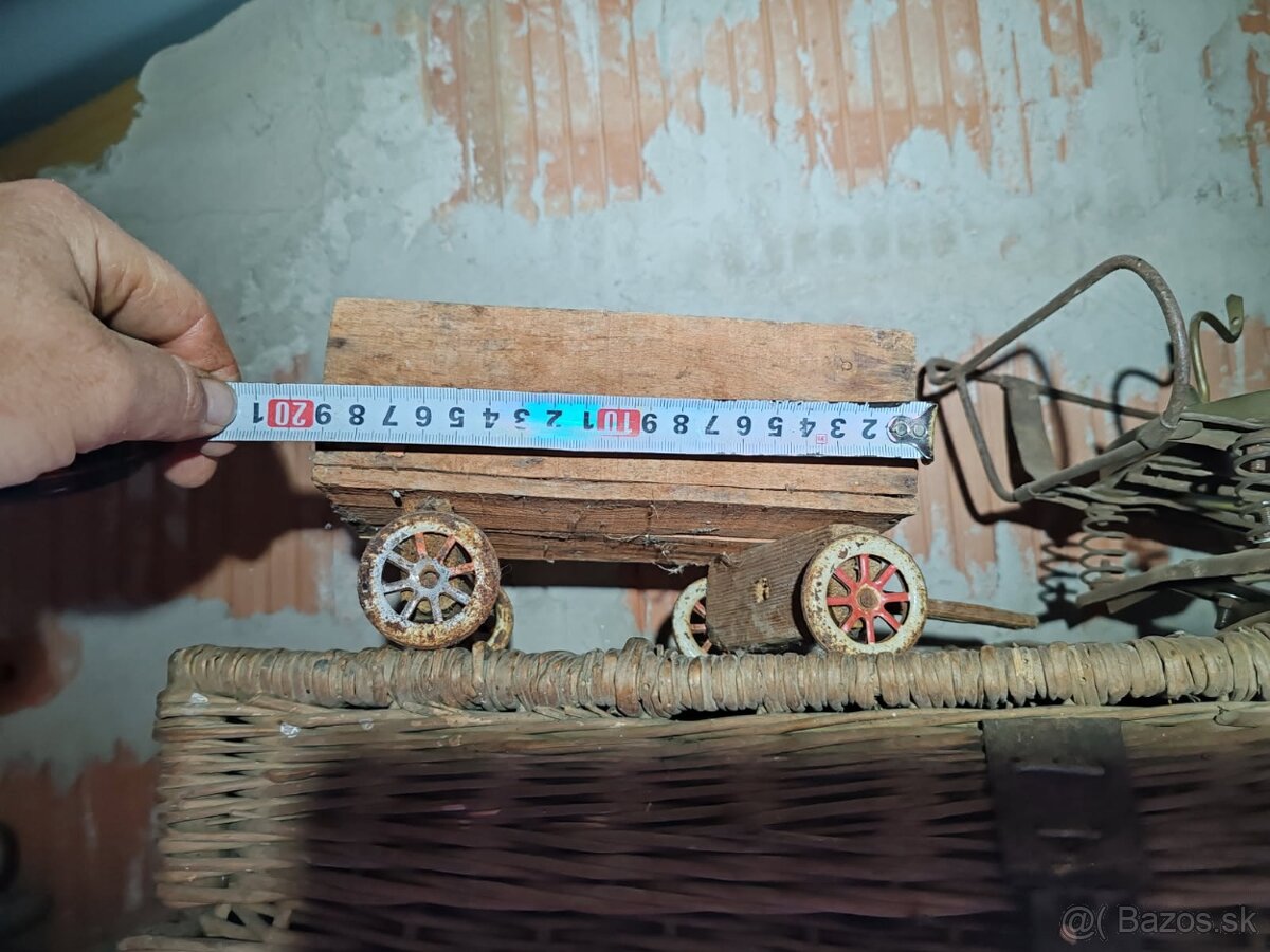 Staré hračky a kufrík - 2