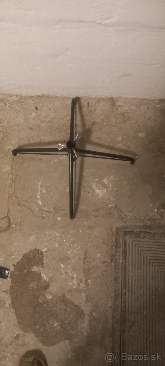 Stojan na vianočný stromček. - 2