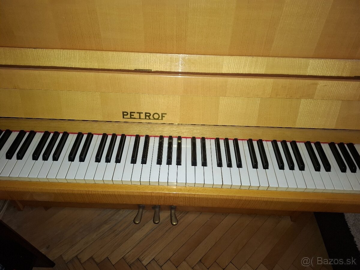 Klavír Petrof. - 2