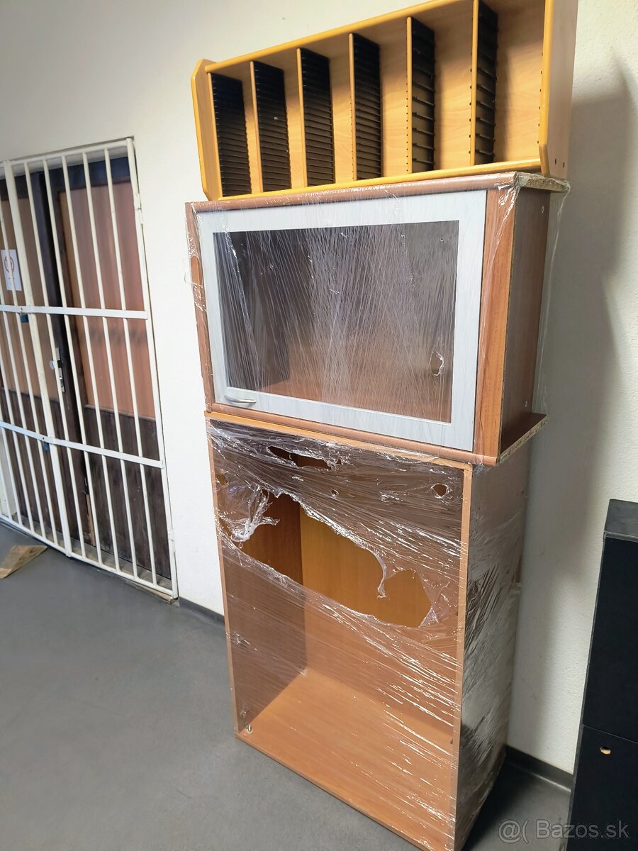 Predám skrinky a stôl - 2