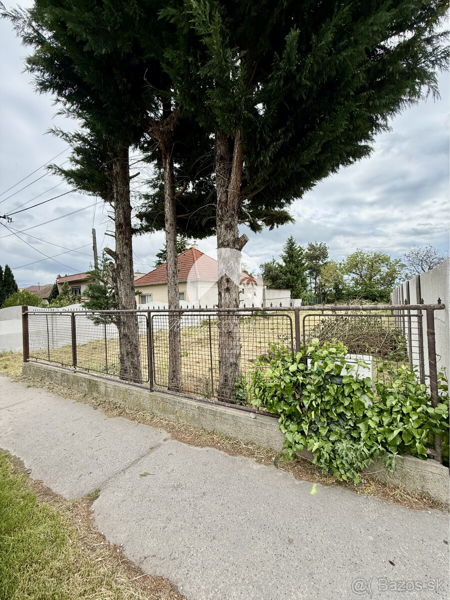 Reality KOMPLEX s.r.o. Vám EXKLUZÍVNE ponúka na predaj pozem - 2