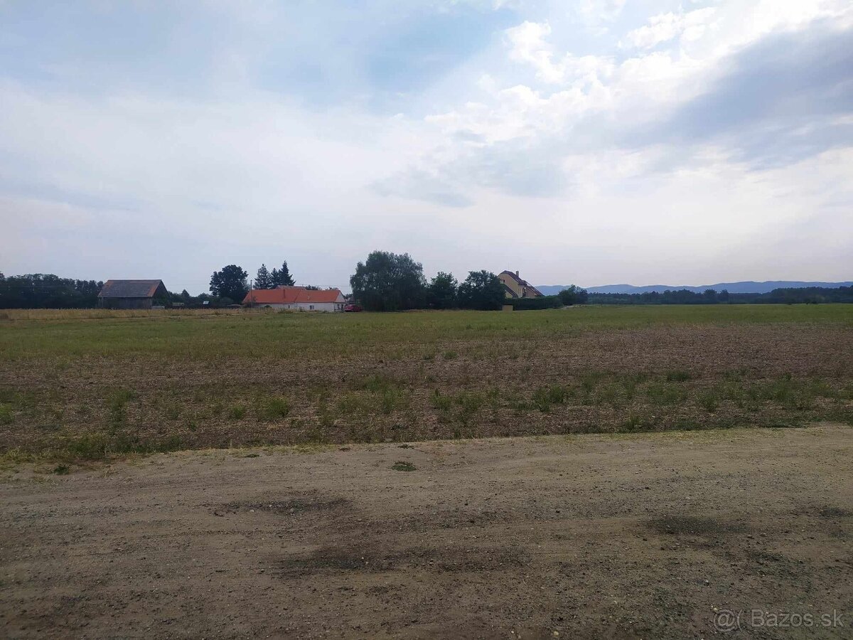 Predám nádherný pozemok pri Ortovom mlyne v obci Láb. - 2