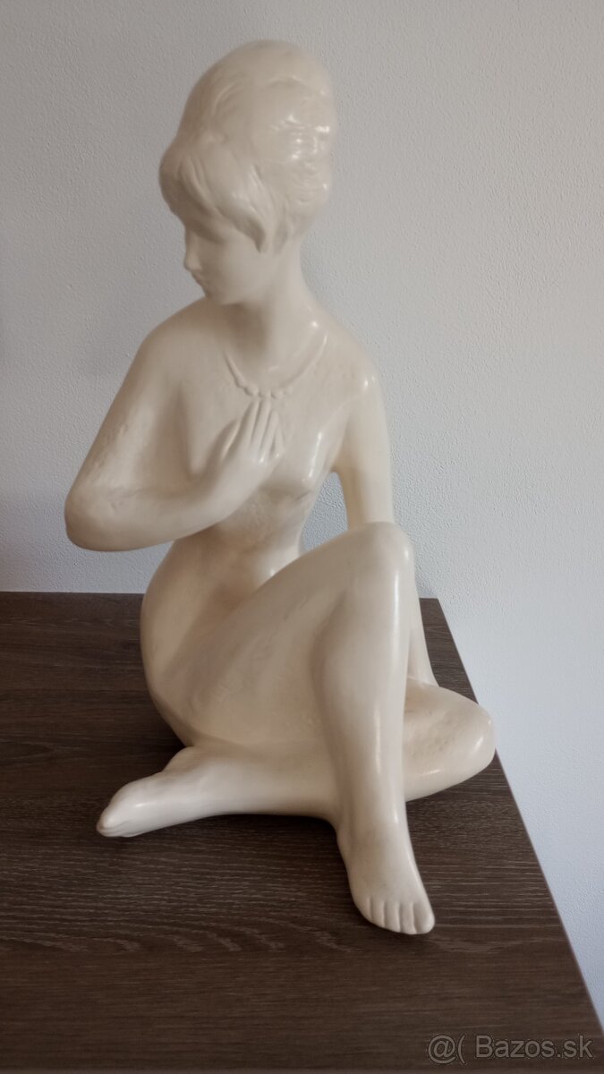 Socha ženy od sochára Kokrdu - 2