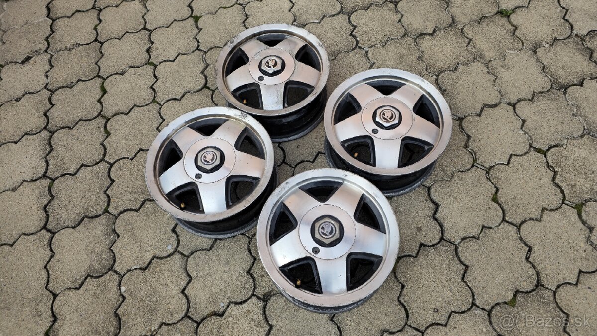 Disky originál Škoda Favorit/Forman Black Line - 2