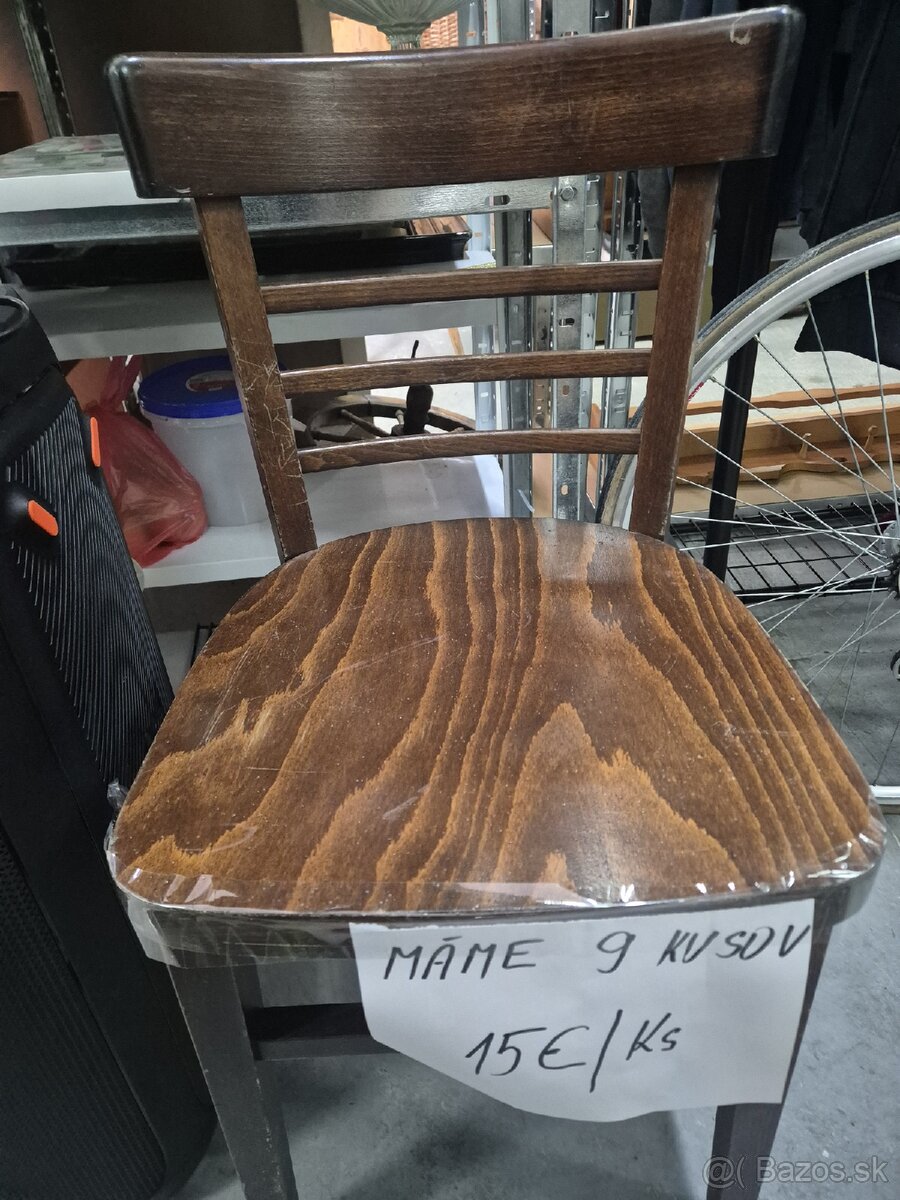 Predám stoličky máme 5ks Ks 15€ - 2