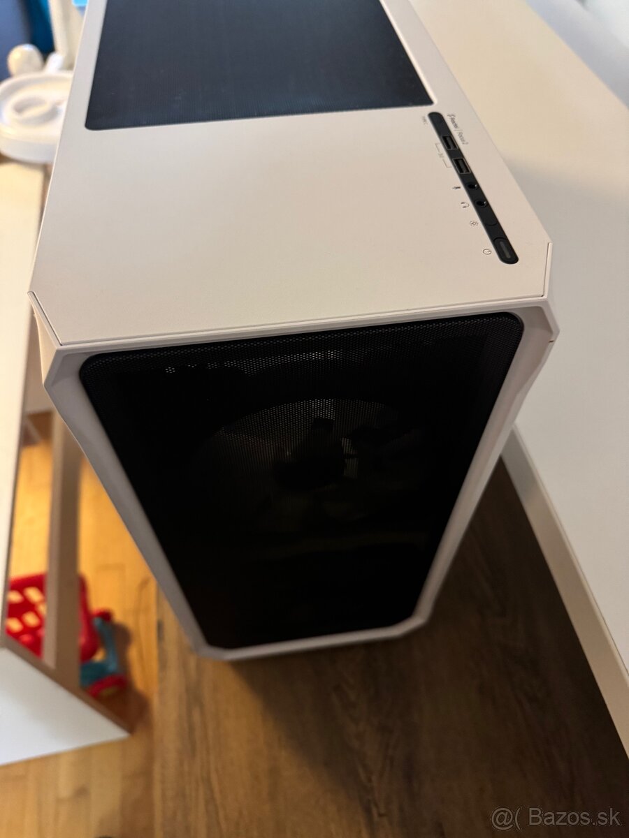 Pc skrinka Fratcal Focus 2 - 2