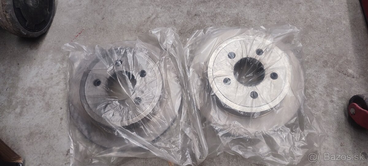 Zadné brzdové kotúče Jeep Cherokee KJ - 2