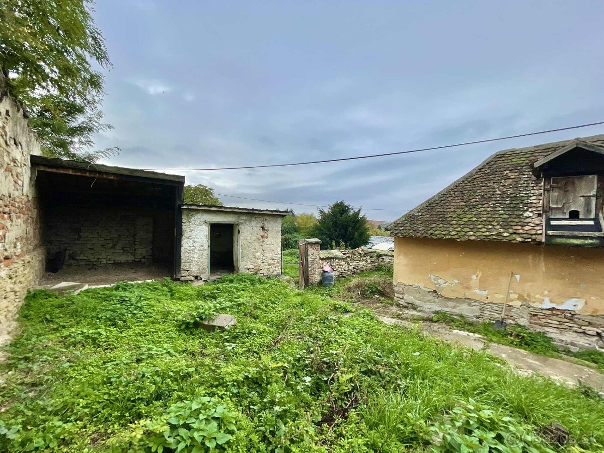 ponúkame investičnú príležitosť:starý dom s pozemkom v Holíč - 2