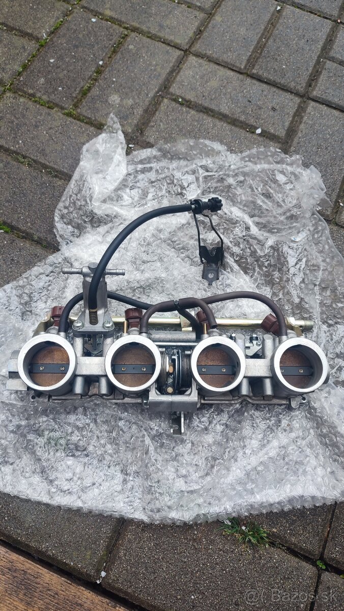 vstreky na Hondu CBR 1000 rr 2004 sc57 - 2