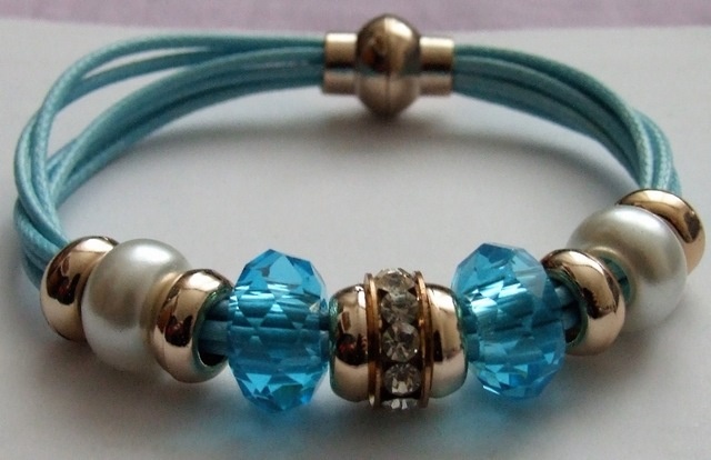 Moderne naramky s kamienkami - 2