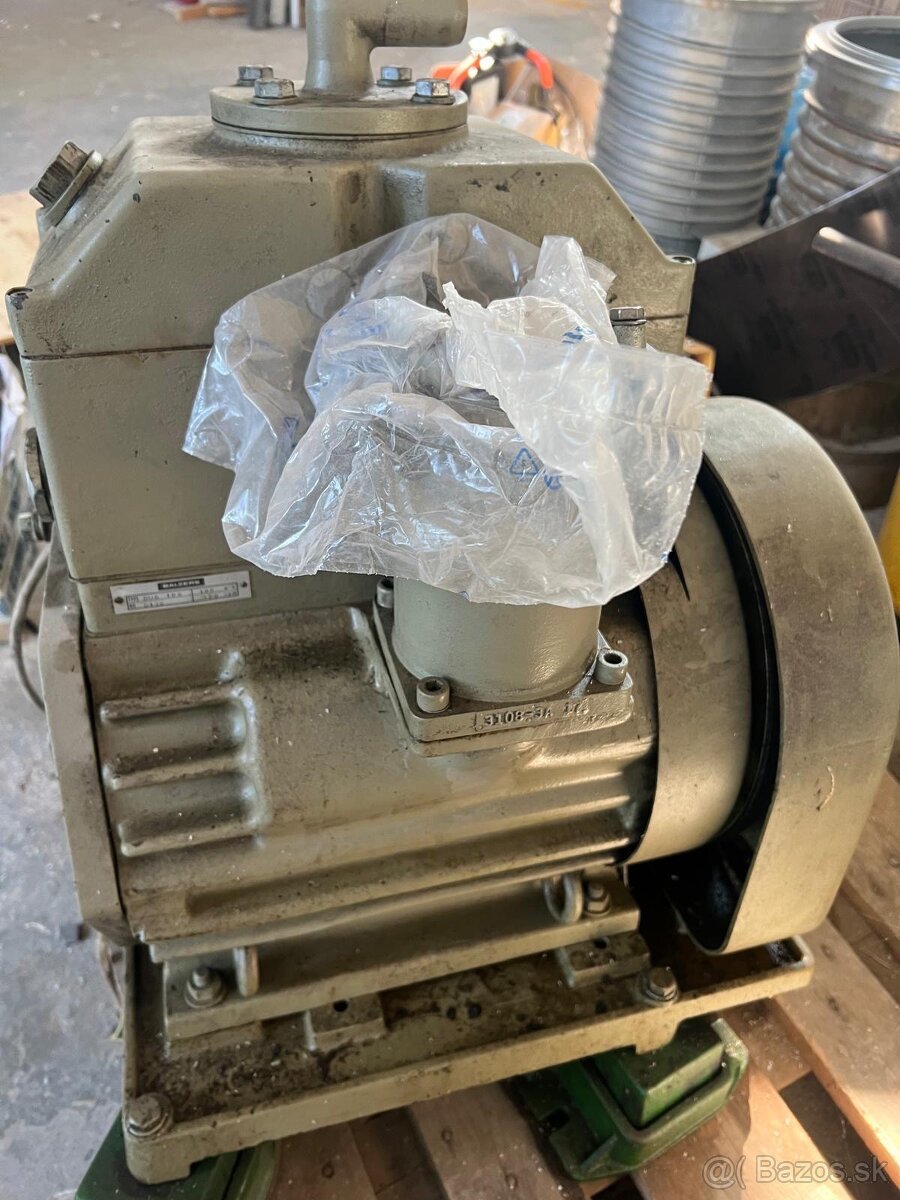 Vákuová rotačná pumpa Balzers - 2