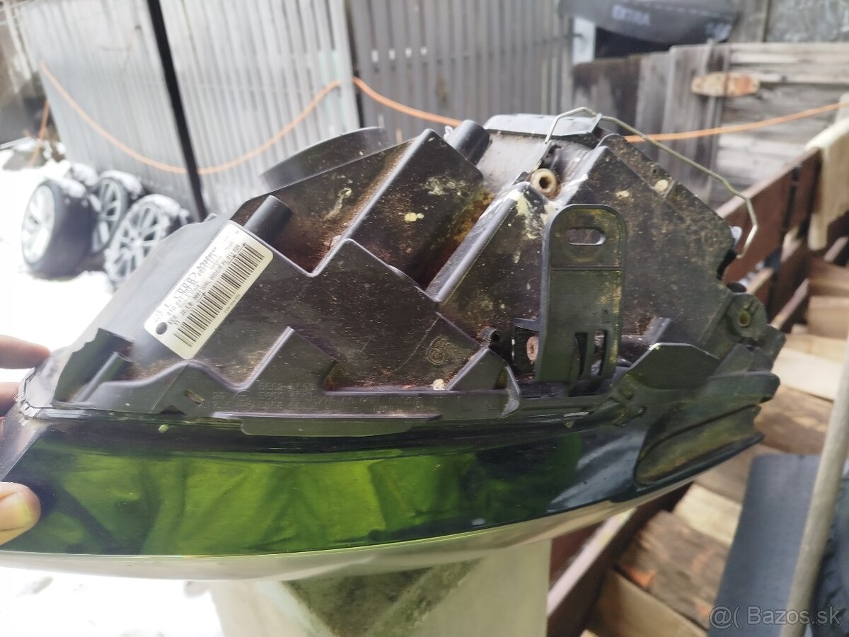 Predám predný svetlomet - 2