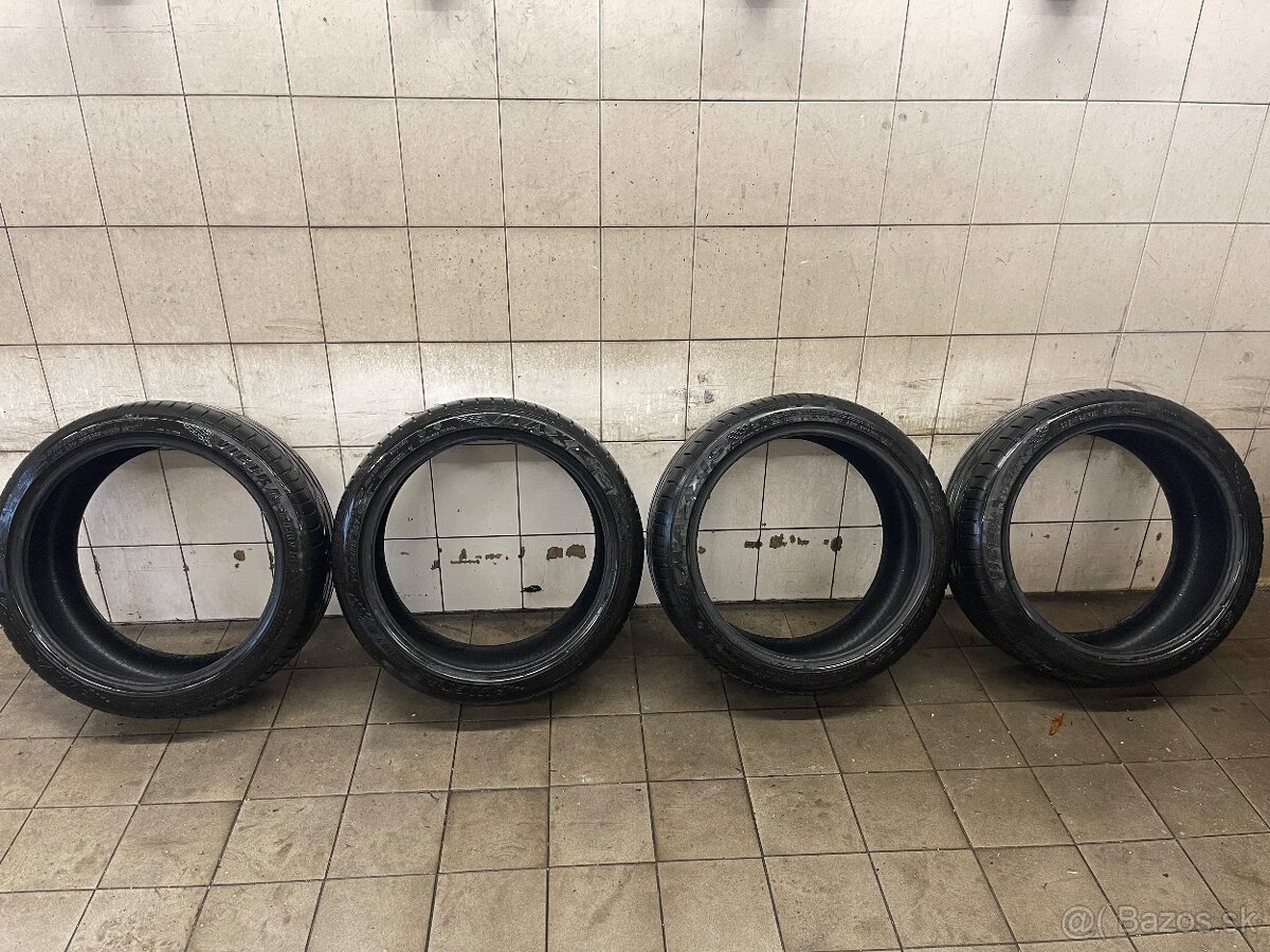 Letné pneu 235/40 r19 - 2