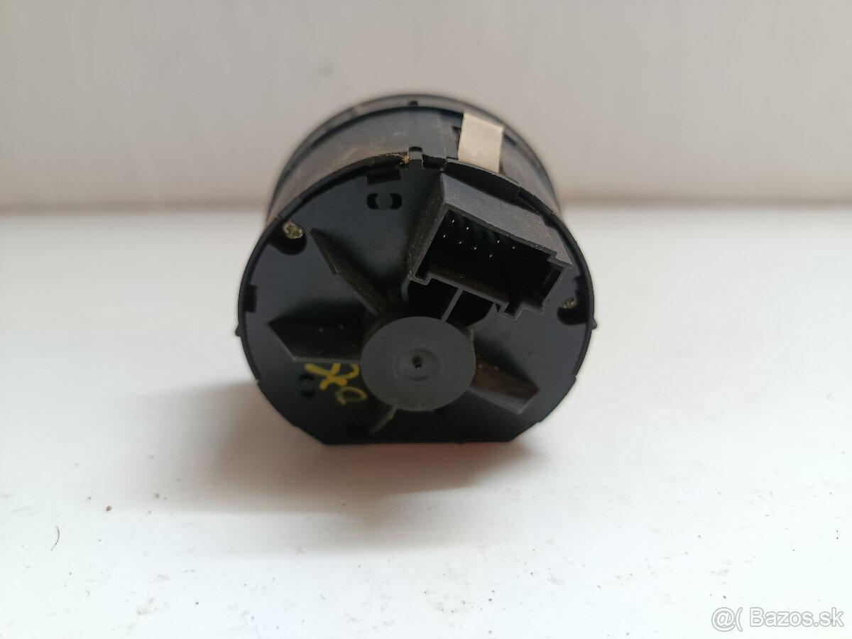 vypinac svetiel Audi A6 4F1941531D 20€ - 2